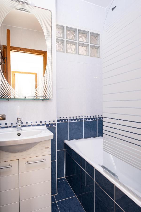 The Saline Views Makenzy Apartment Larnaca Exterior photo